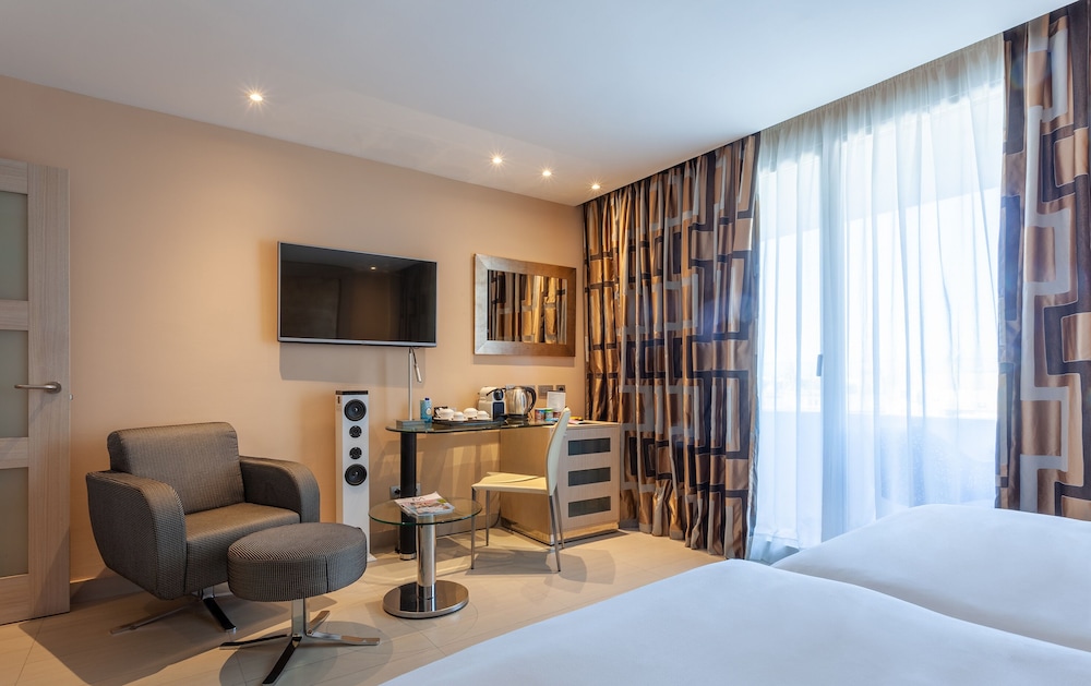 The Level, Premium Room - Photo 5