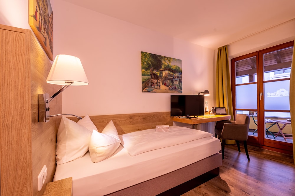 Basic Single Room, 1 Bedroom, Non Smoking photo 2