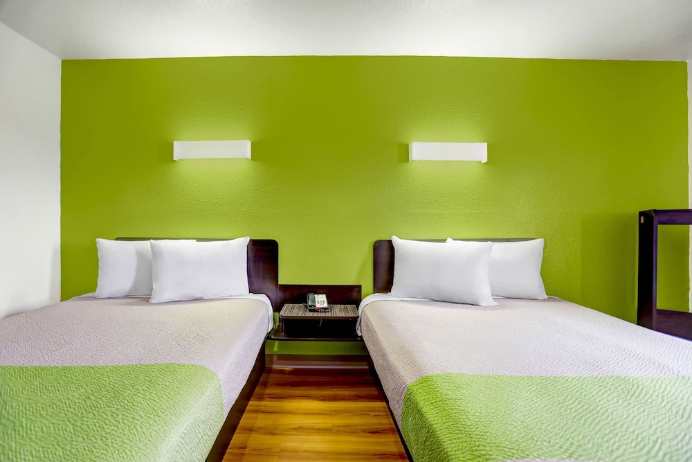 Deluxe Room, 2 Queen Beds, Non Smoking, Refrigerator & Microwave - Photo 10