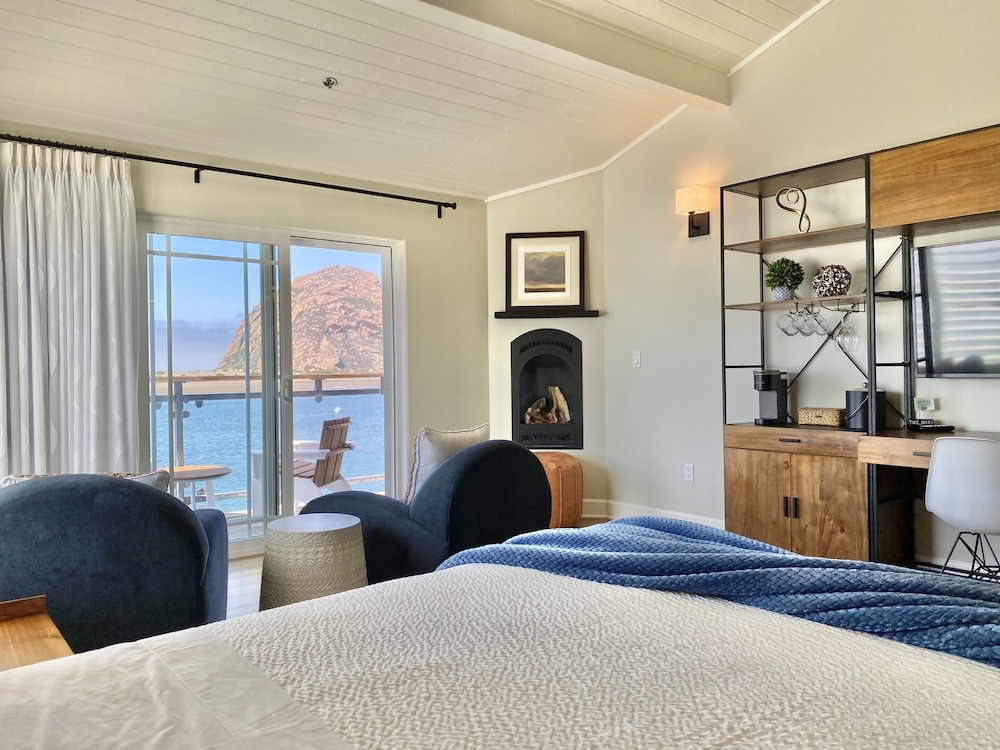 Exclusive Suite, Accessible, Private Bathroom (PORTSIDE Oceanfront King) photo 3