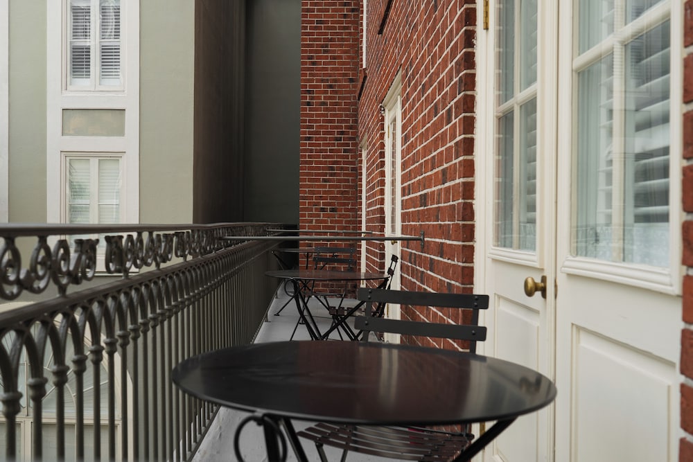 Standard Room, 1 King Bed (Petite King with Courtyard Balcony) - Photo 3