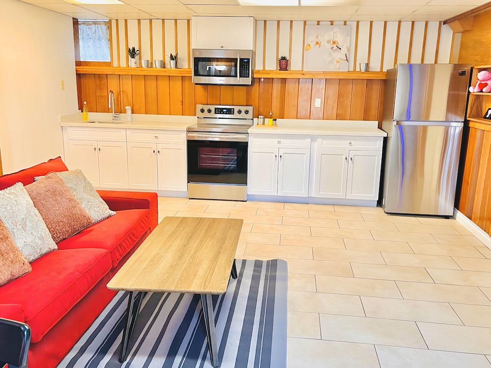City Apartment, 2 Bedrooms photo 2