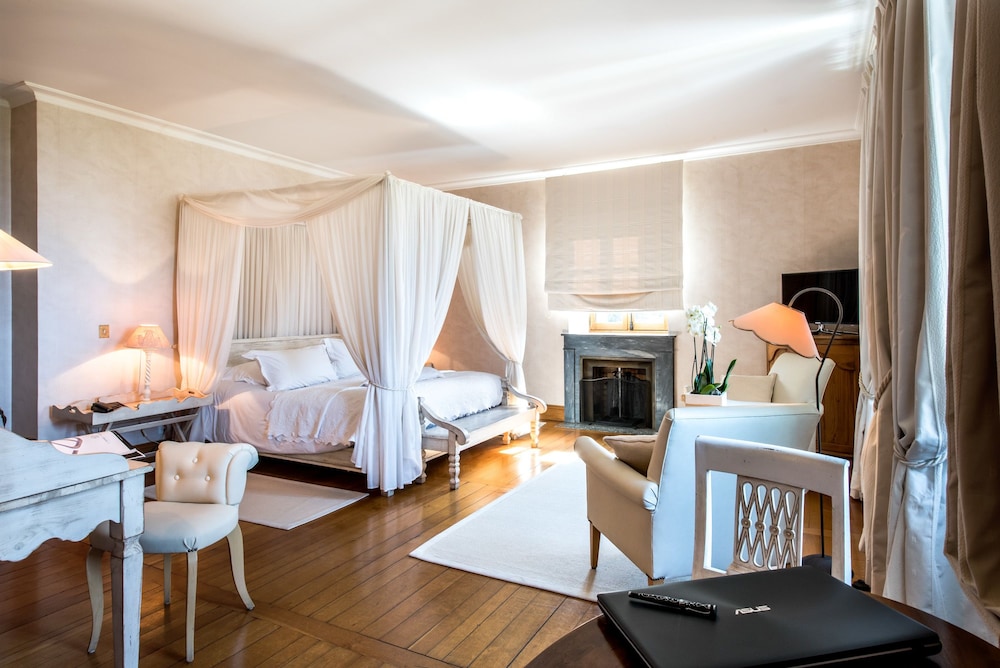 Junior Suite, 1 King Bed photo 2
