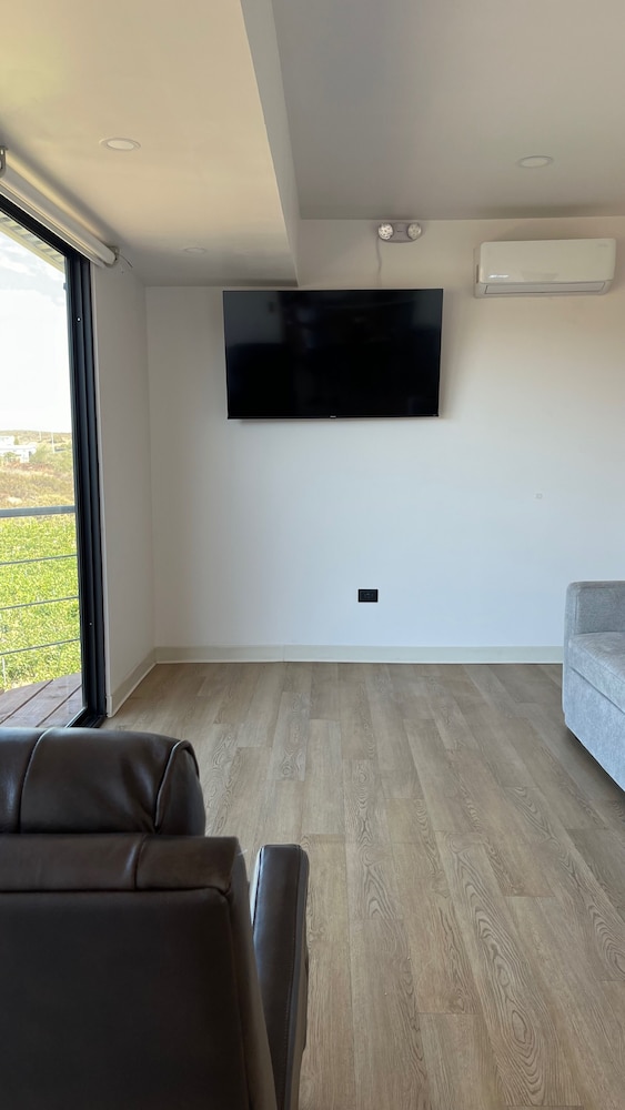 Superior Studio Suite, Vineyard View photo 3