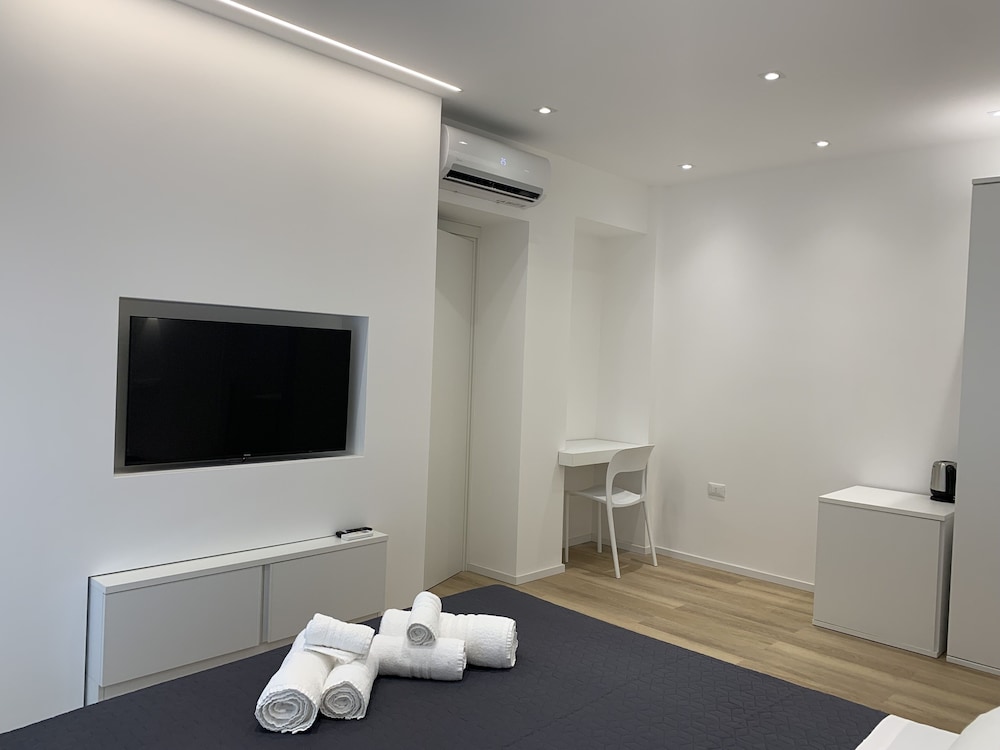 Standard Room, 1 Bedroom, Private Bathroom, City View photo 2