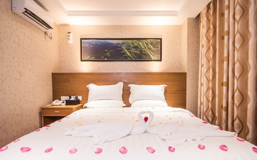 Deluxe Double Room, No Windows photo 1