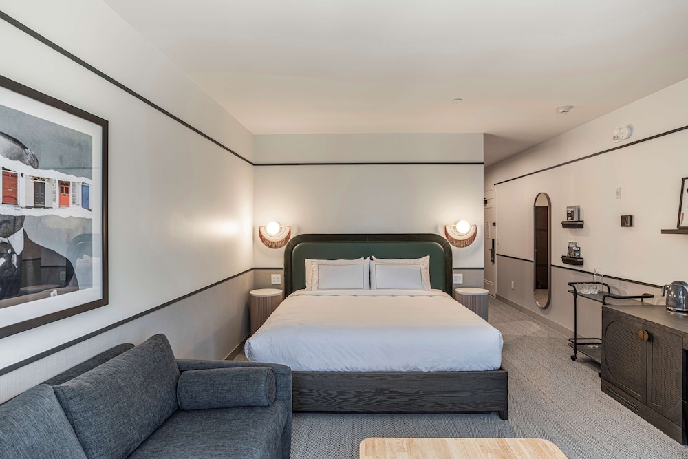 Studio Suite, 1 King Bed with Sofa bed (Bask) - Photo 4