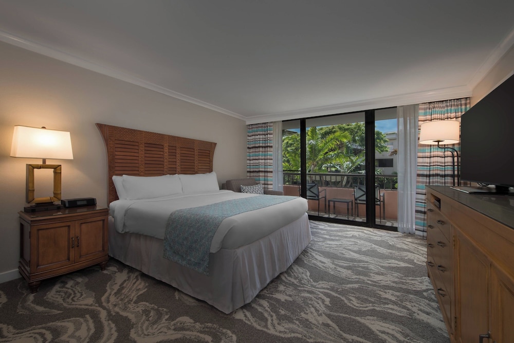 Room, 1 Queen Bed, Lanai (Mobility Accessible, Roll-In Shower)