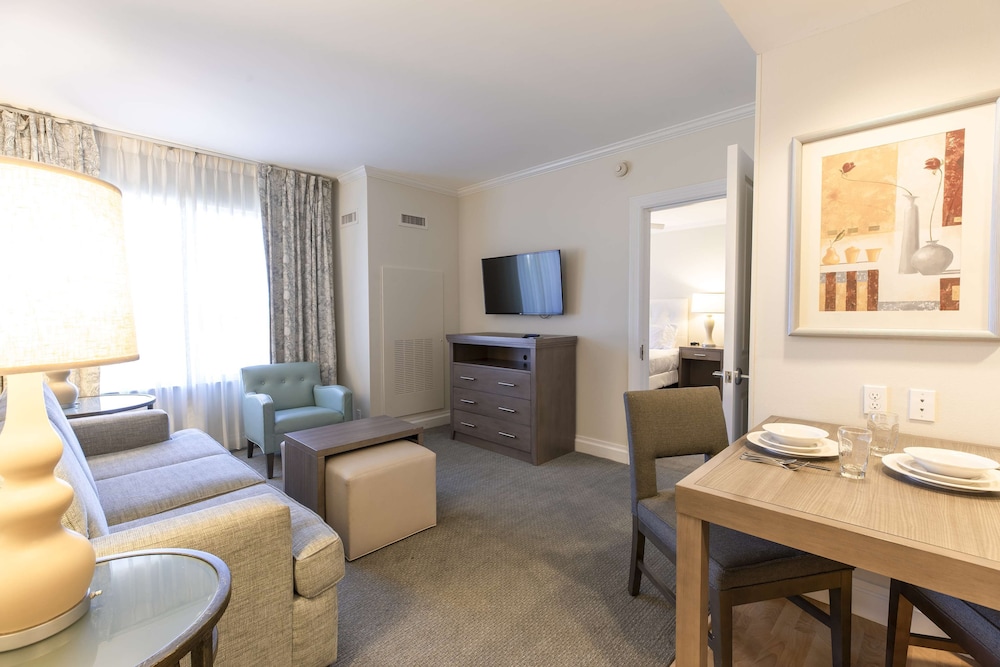 1 KING 2 QN BEDS 2 BEDROOM 2 BATH SUITE WITH SLEEPER SOFA - Photo 7