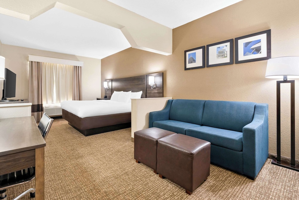 Suite, 1 King Bed, Non Smoking - Photo 1