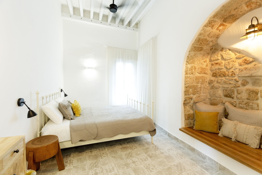 City Apartment, 2 Bedrooms, Courtyard Area photo 2