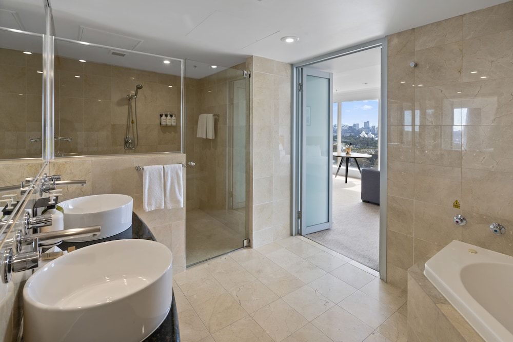 Junior Suite, 1 King Bed with Sofa bed, Harbor View thumbnail 6