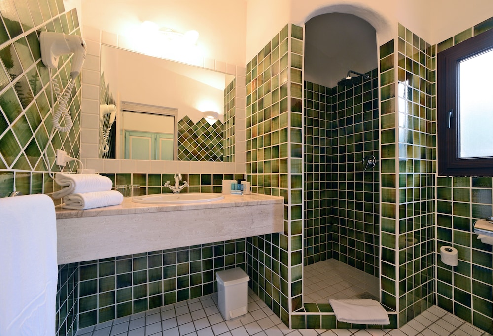 Superior Double Room, Patio, Sea View - Photo 9
