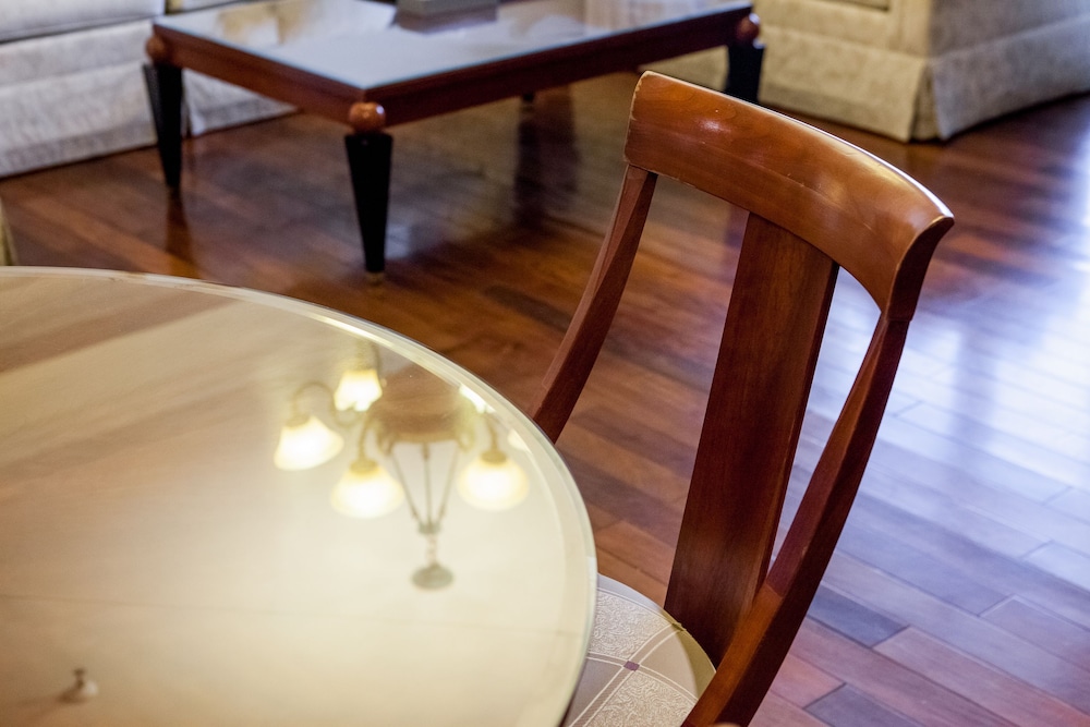 Superior Suite - Photo 10