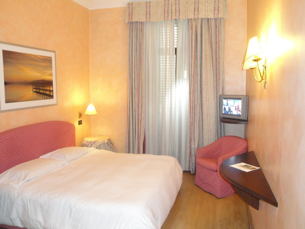 Standard Triple Room photo 2