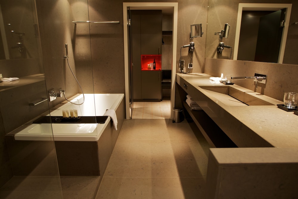 Grand Double Room thumbnail 6