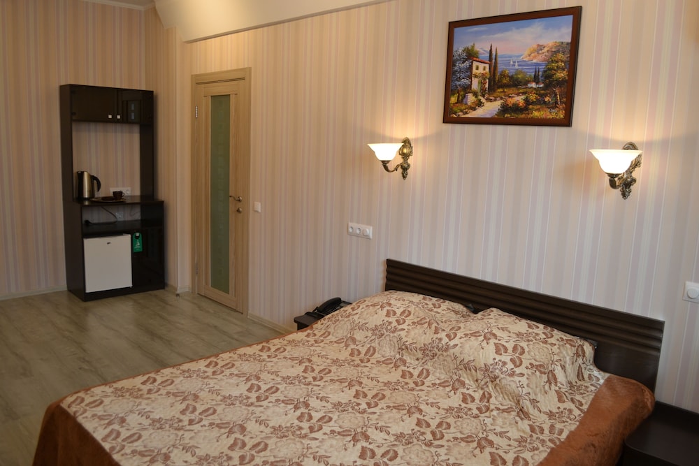 Comfort Suite, 1 King Bed, Non Smoking photo 3