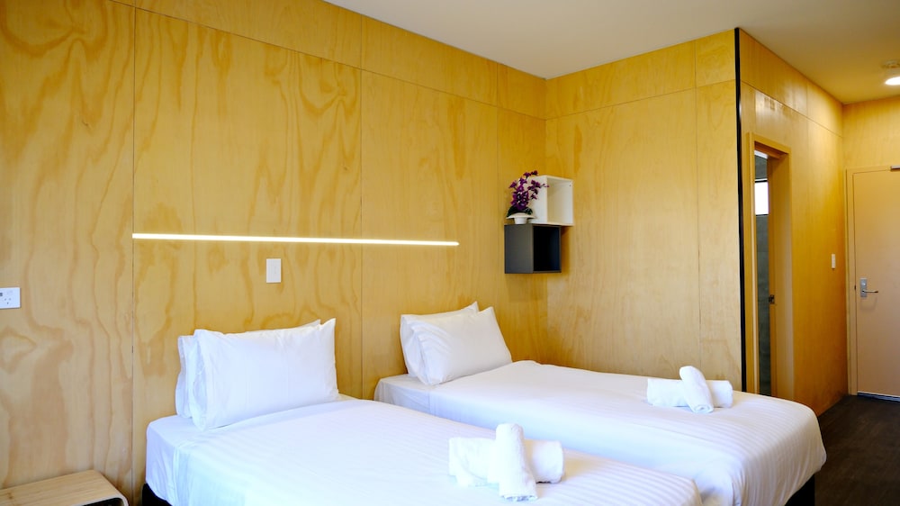 Accessible Deluxe Twin Room photo 3