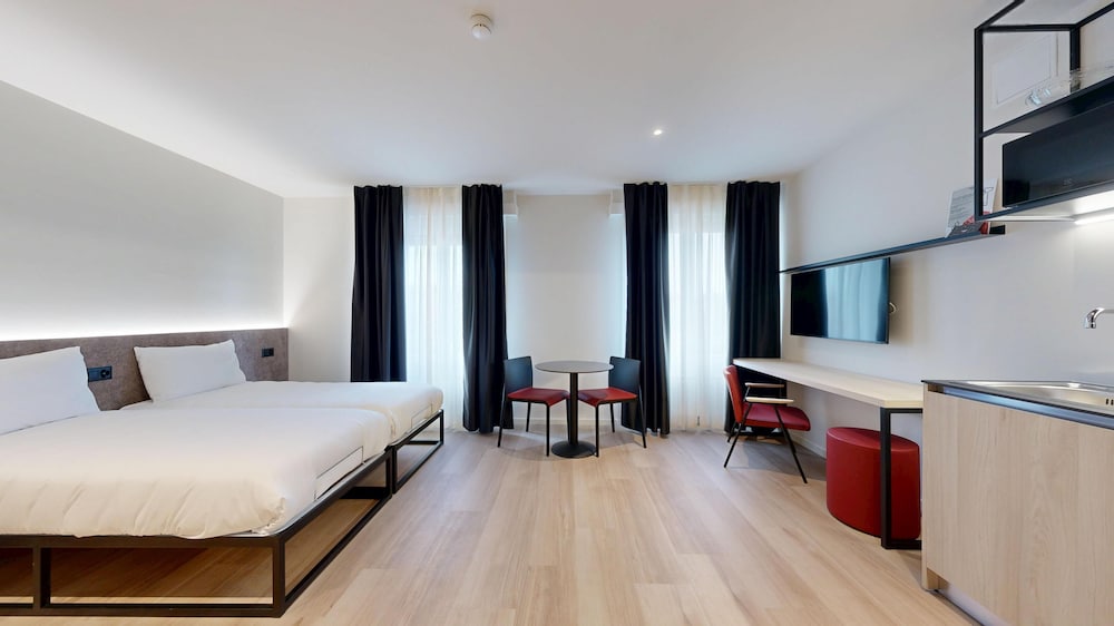 Studio, 2 Twin Beds, Courtyard View
