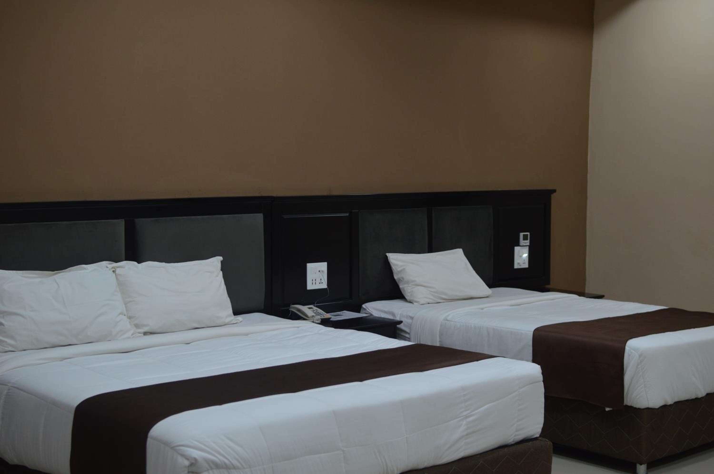 Deluxe Family Suite photo 3
