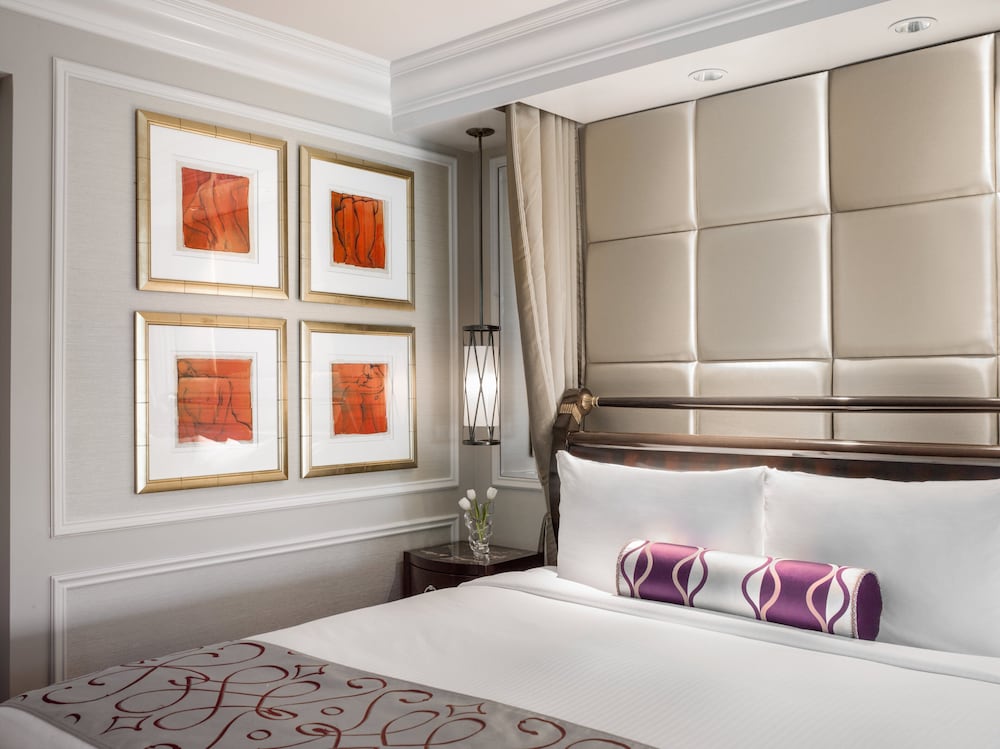 Newly Remodeled Luxury King Suite with Prestige Club Lounge Access
