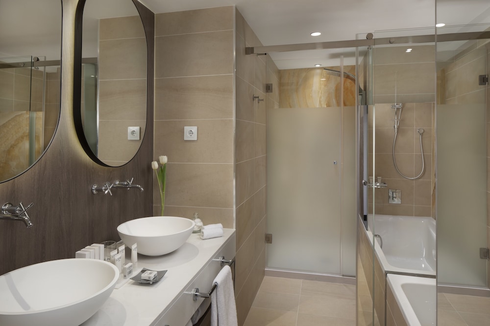 The Level, Premium Room - Photo 9