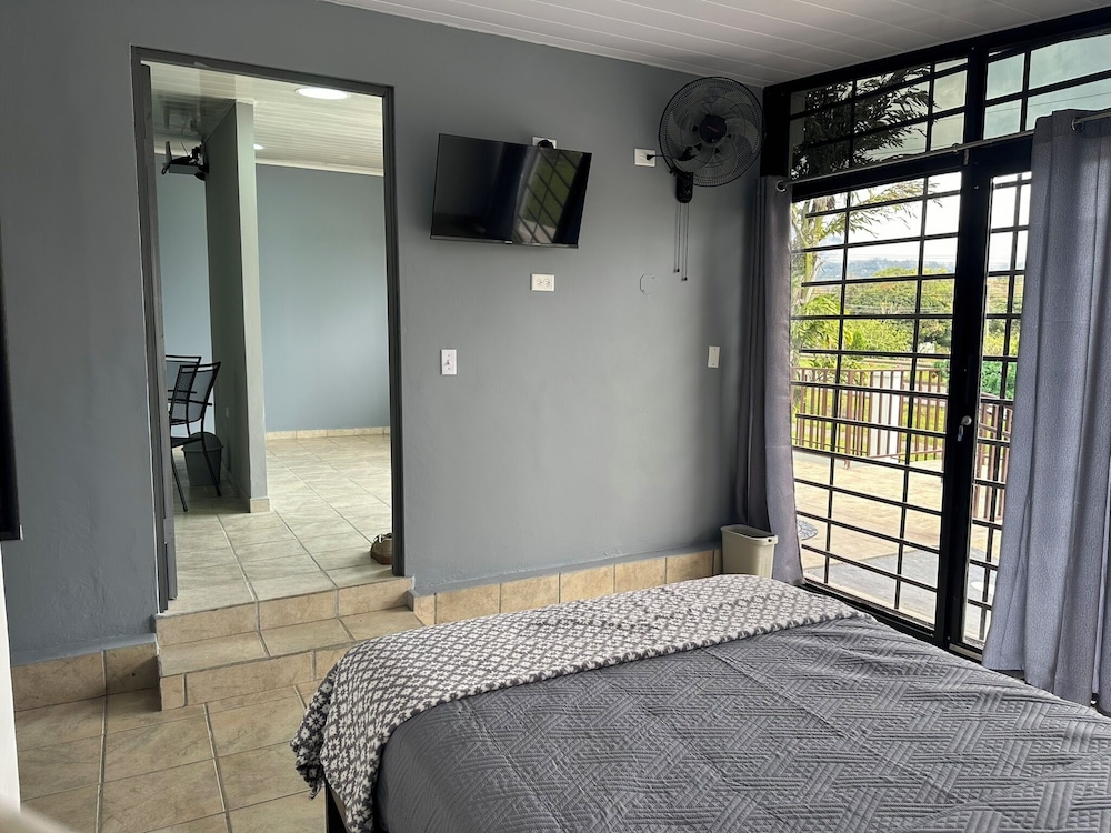 Double Room, Private Bathroom, Garden View photo 2