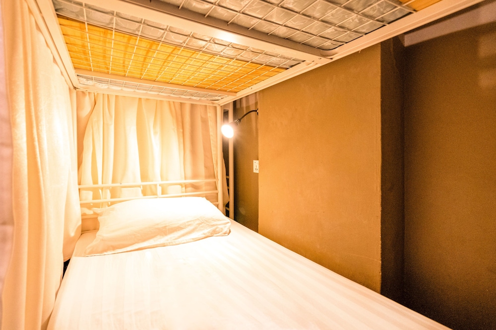 1 Bed in 10 Bed Mixed Shared Room photo 3