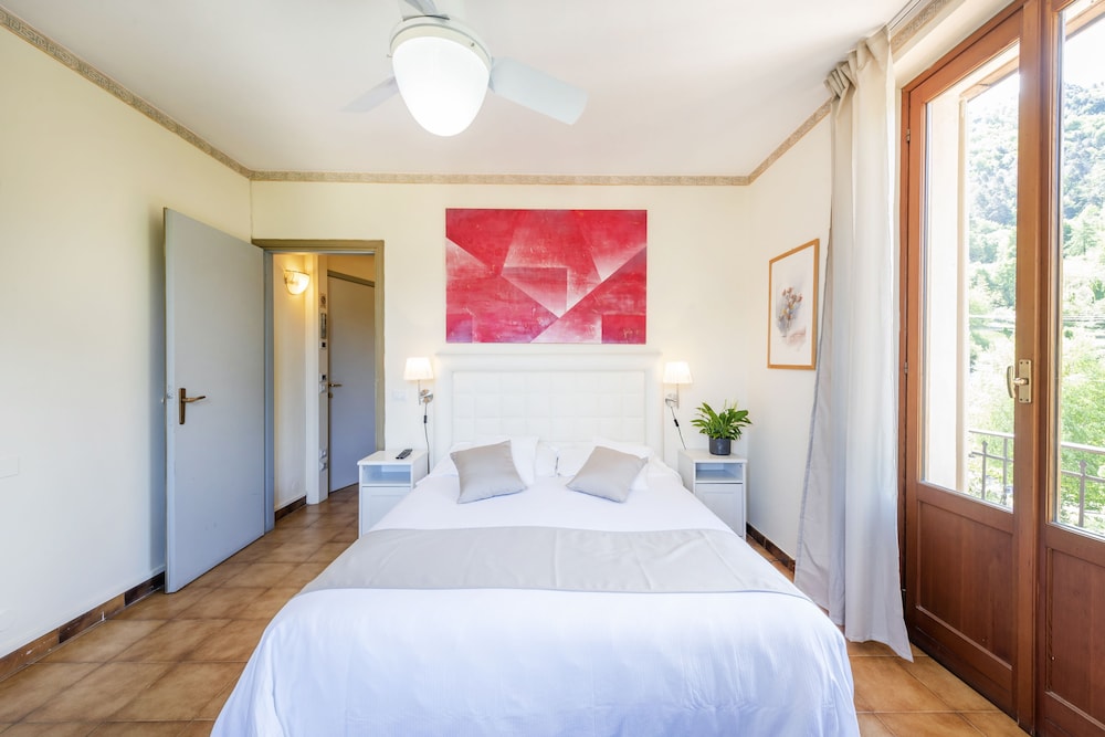 Classic Room, Partial Lake View photo 3