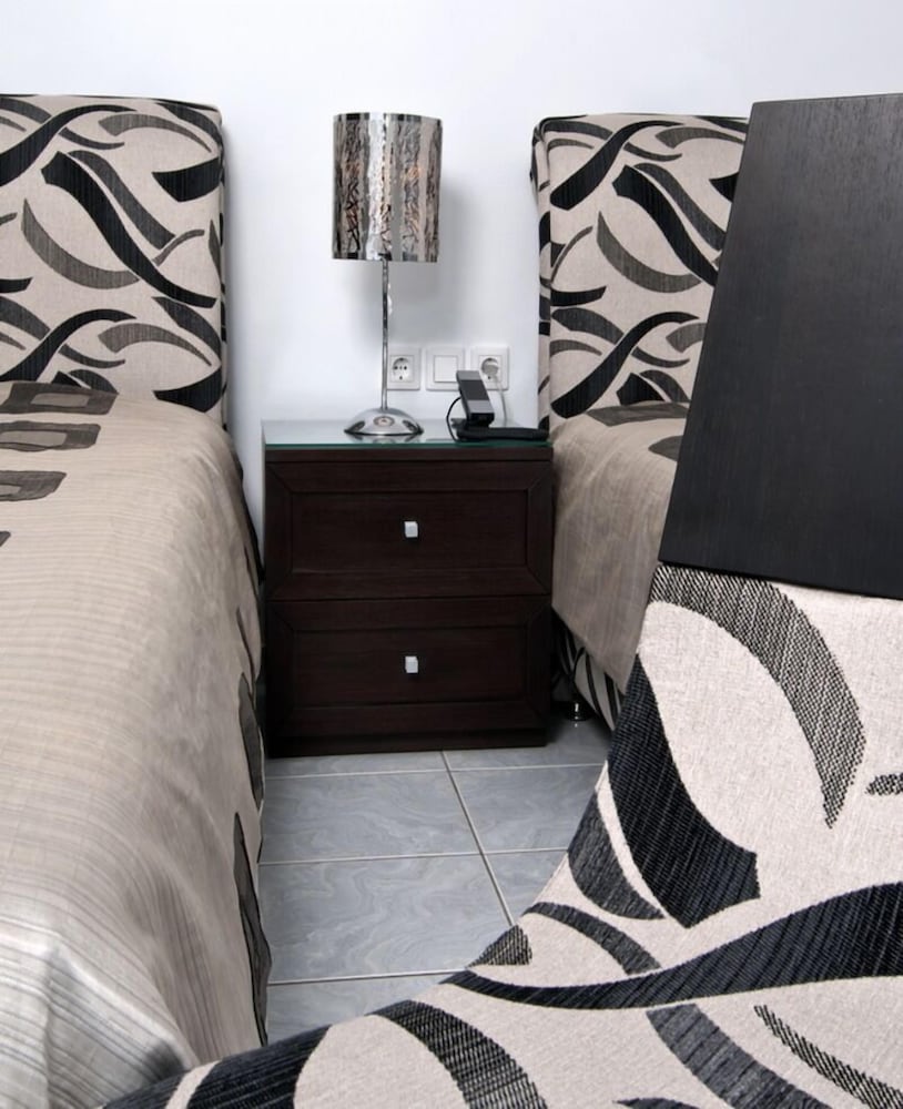 Deluxe Twin Room, Multiple Beds - Photo 3