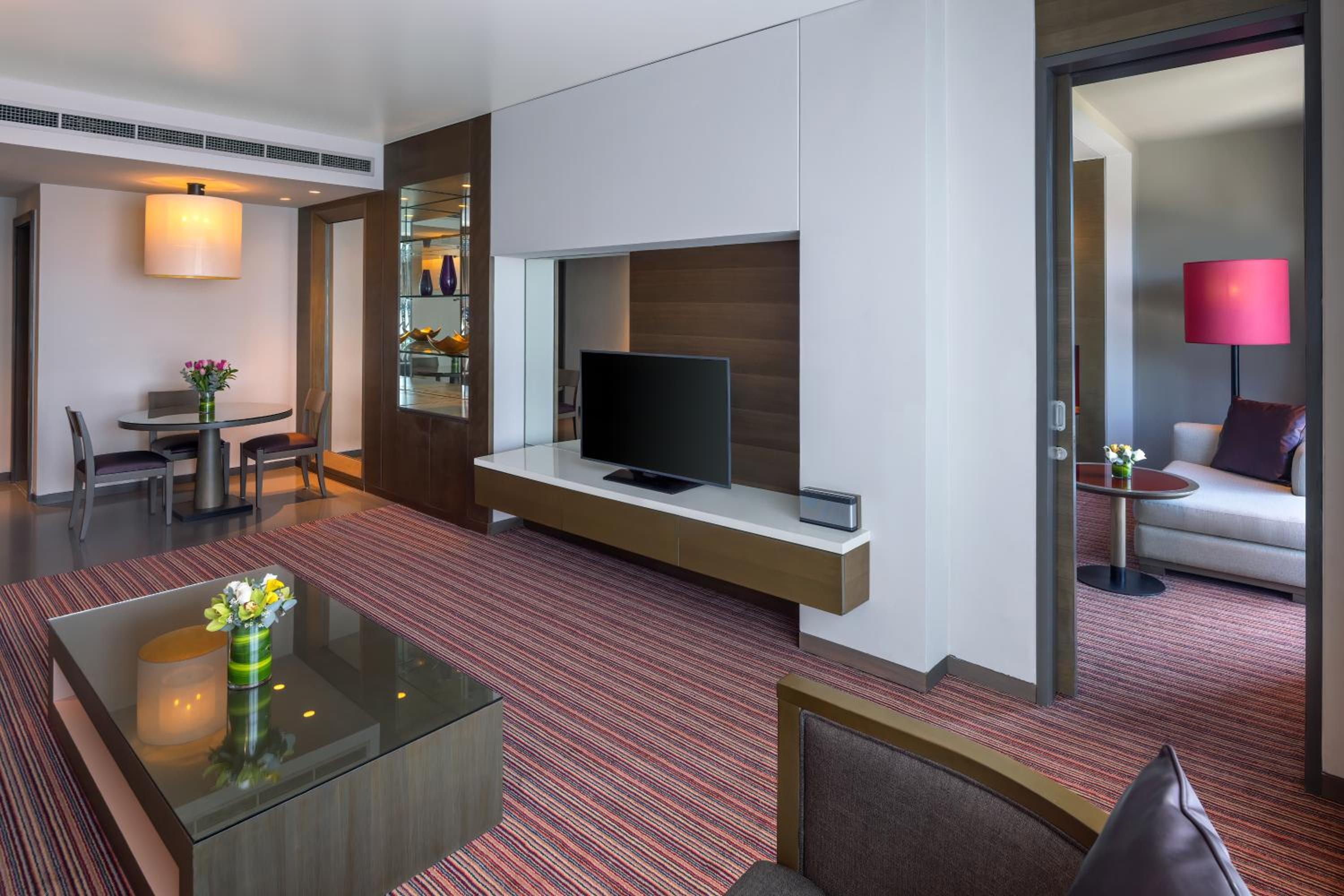 Executive Suite With New Year'S Eve Gala Dinner By The Pool For 2 Adults