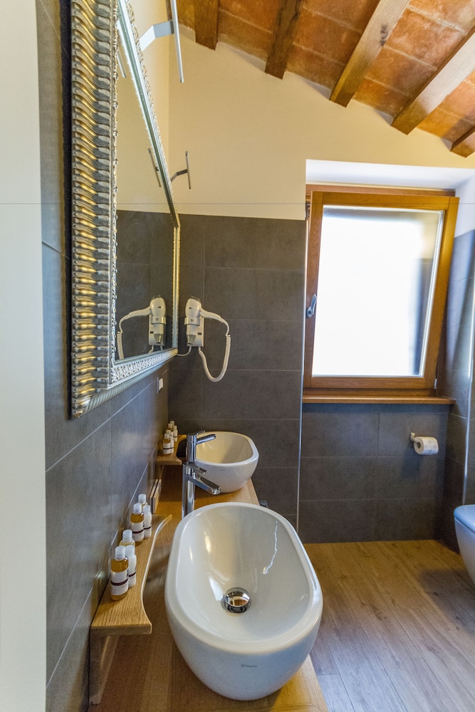Exclusive Villa, Jetted Tub photo 3