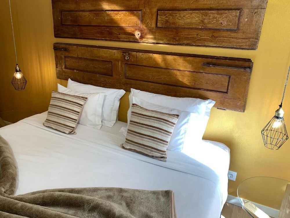 King Suite with Balcony photo 2