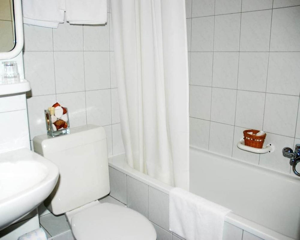 Deluxe Double Room - Photo 14