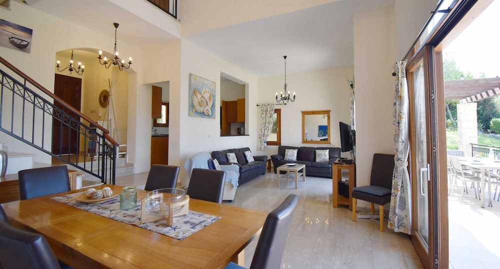 Villa photo 1