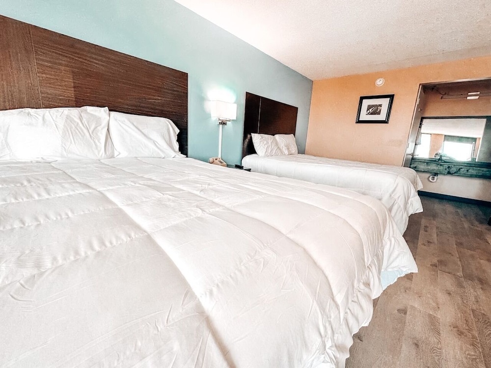 Room, 2 Queen Beds - Photo 4