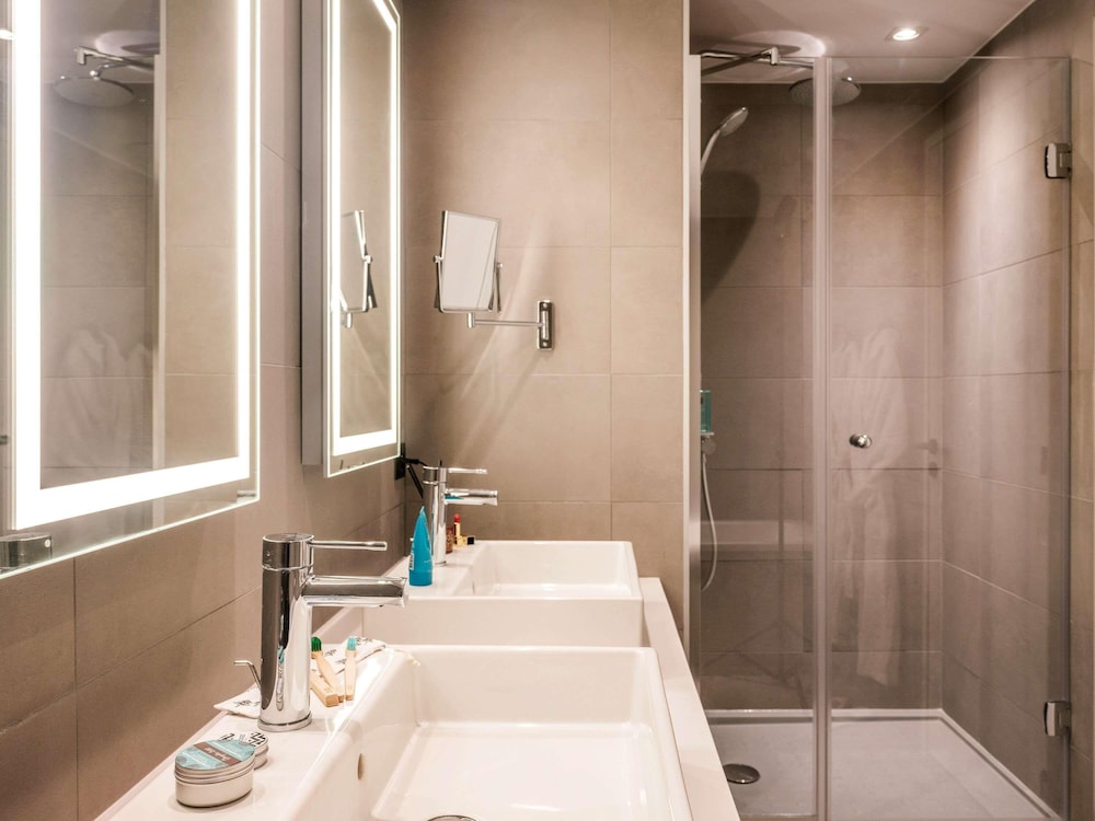 Superior Suite, 1 Queen Bed, City View (Eiffel Tower view)