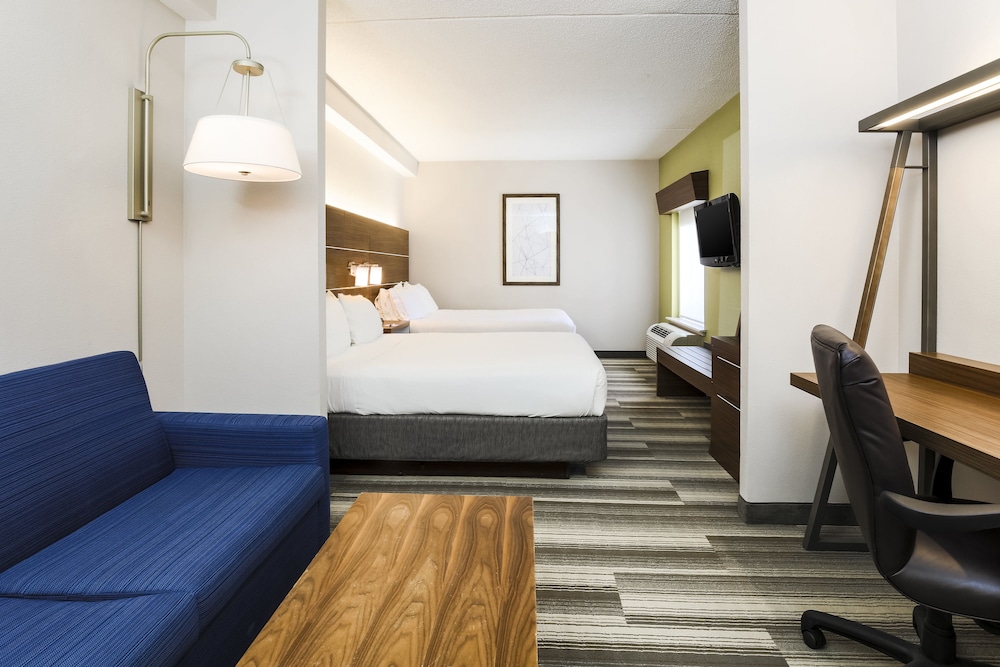 Standard Room, Multiple Beds - Photo 1