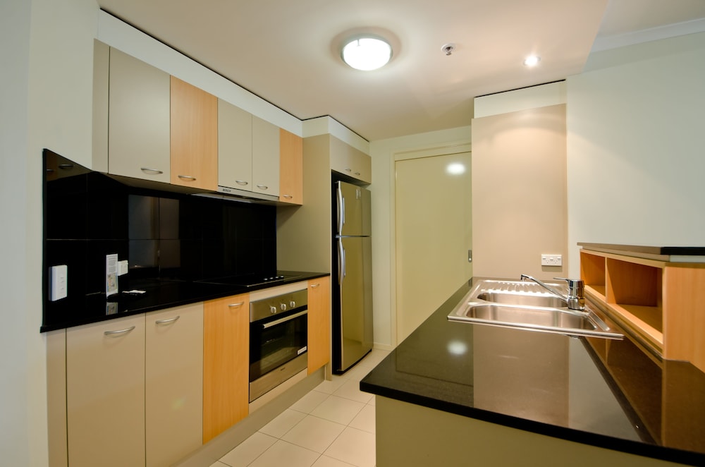 2 Bedroom 2 Bathroom Apartment - Photo 4
