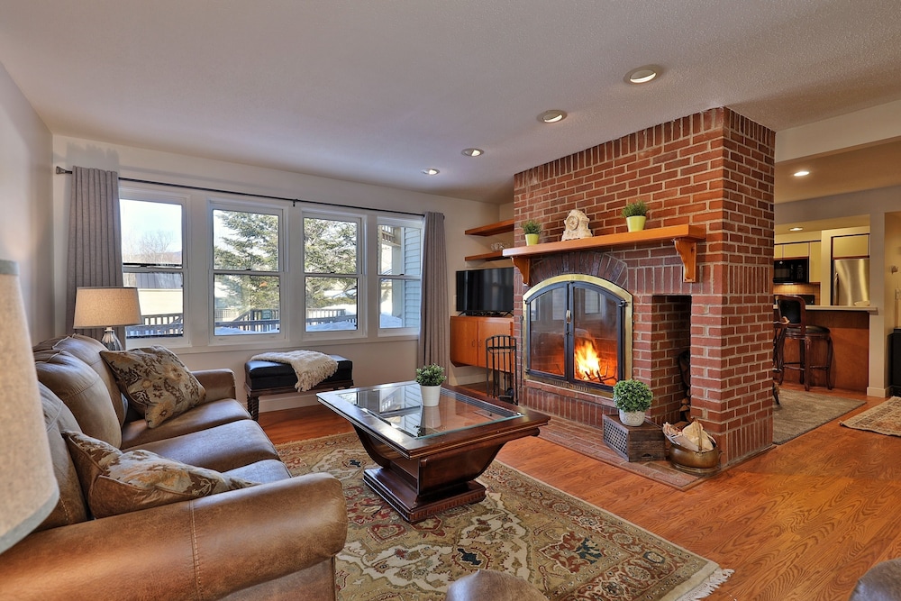 Condo, 2 Bedrooms