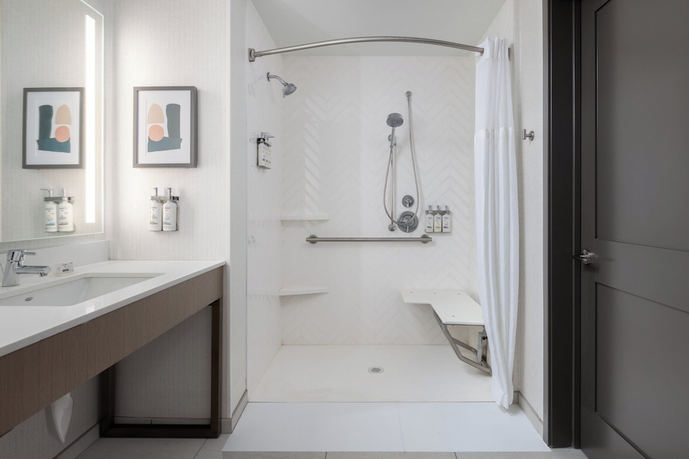 Standard Room, 2 Queen Beds, Roll-in Shower (Communications, Mobility) - Photo 2
