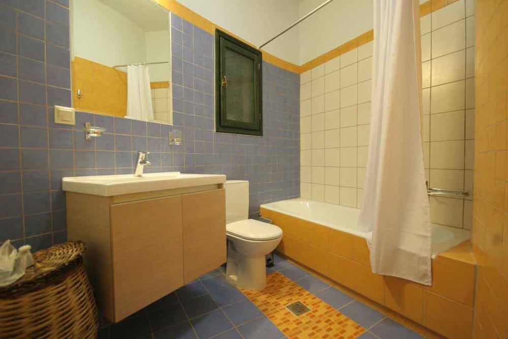 House, 3 Bedrooms photo 2