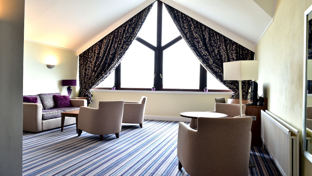 Suite, 1 Double Bed with Sofa bed - Photo 3