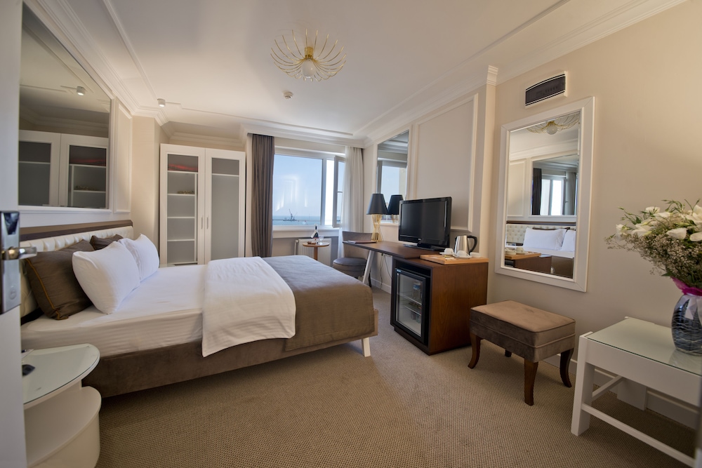 Standard Double or Twin Room photo 1