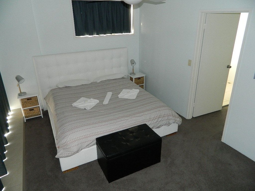2 Bedroom 2 Bathrooms photo 3
