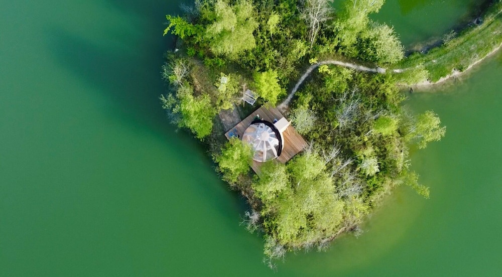 Dôme étoilé sur île - Photo 1