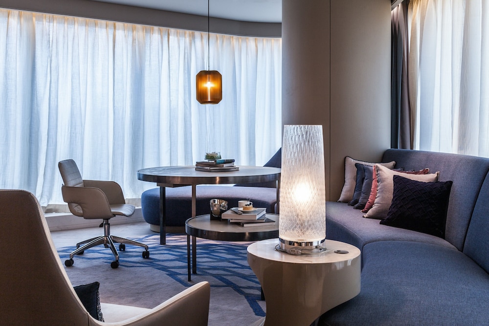 Junior Suite, 1 King Bed (CBD View)