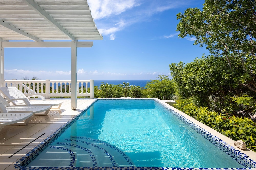 Villa photo 2