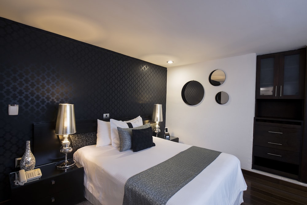 Junior Suite, 1 Queen Bed - Photo 1