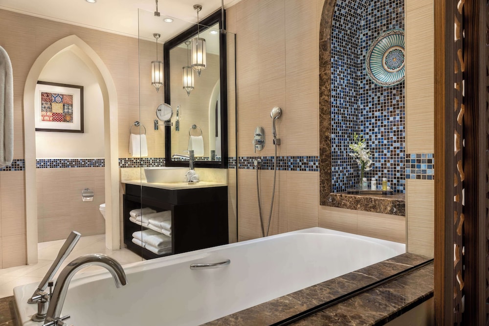 Premium Room, Newly Renovated, Free Shuttle To Public Beach - Photo 6